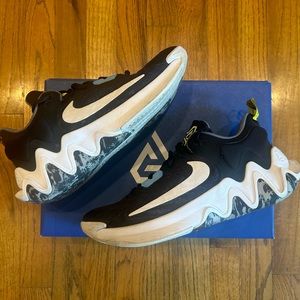 Giannis Immortality 2 ‘Black University Blue’ size 8.5